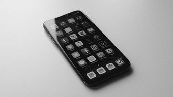 黑白極簡美學 iPhone X 的哲學與技術革新